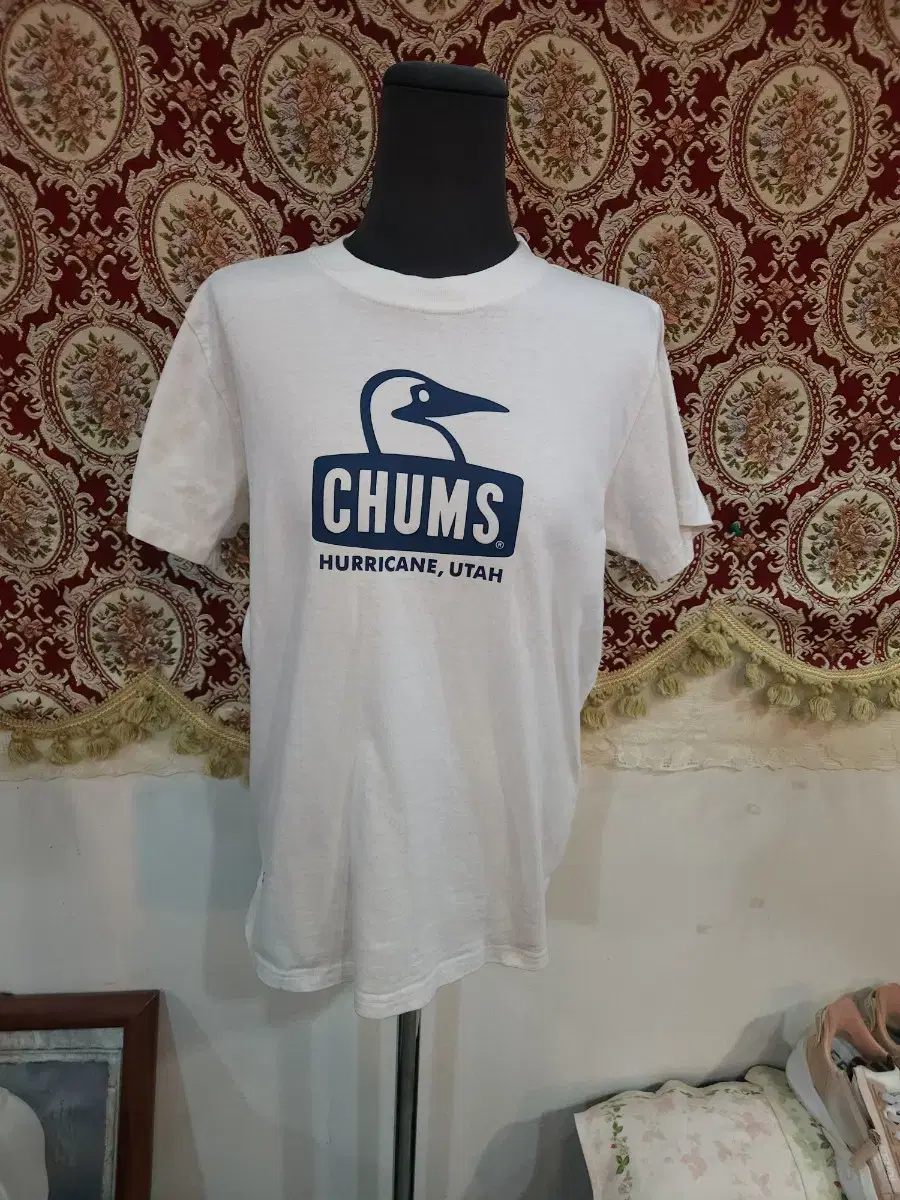 첨스 chums 빅로고 화이트 반팔티